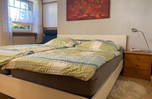 Wilhelmsdorf House | Ferienzimmer Oelhaf Zimmer in Grau Self Check-In mit Key Tresore
