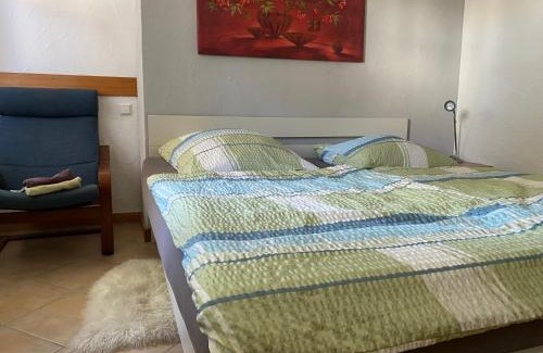 Wilhelmsdorf House | Ferienzimmer Oelhaf Zimmer in Grau Self Check-In mit Key Tresore