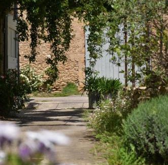 Chabeuil Bed & Breakfast | Ferme St Pierre gîte, pisc, repas, 2-3 personnes
