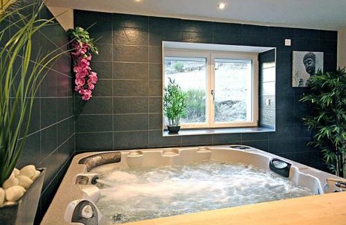 Saulxures-sur-Moselotte House | Ferme Vosgienne rénovée avec spa, sauna, jacuzzi, billard et étang privé en pleine nature - FR-1-589-327