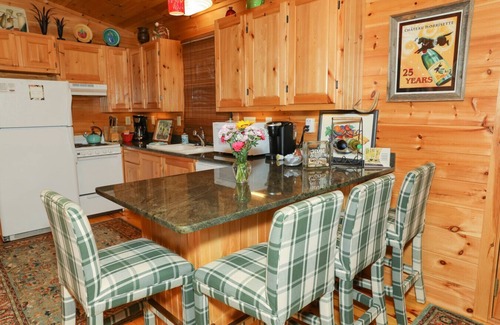 Dan River Cottage | Fern Cottage by Buffalo Mountain Getaway