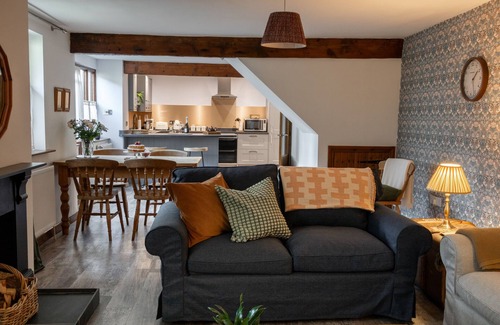 Hele Cottage | FERN COTTAGE, pet friendly, character holiday cottage in West Down