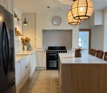 Rhosneigr House | Fern Lodge By Birch Stays