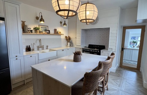 Rhosneigr House | Fern Lodge Light by Birch Stays