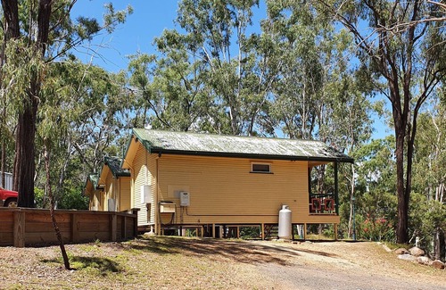 Horse Creek Cabin | Fern's Miners Rest Cabin 2, Queen bed plus single, Large Bath, A/C, pet friendly