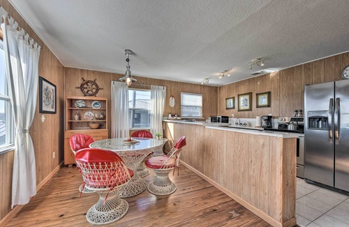 Fernandina Beach Cottage | Fernandina Cottage w/Deck + Direct Beach Access!