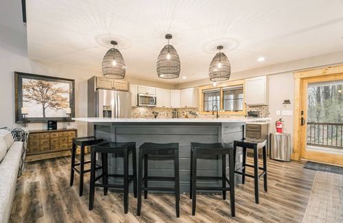 Oakland House | Ferndale: New, Lake Access w. Dock Slip, Hot Tub, Dogs OK