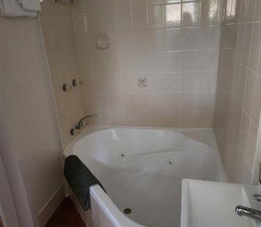 Horse Creek Hotel | Ferns Miners Rest