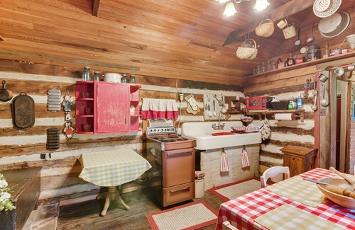 Smith River Cabin | Ferrum Rustic Cabin in the Valley w/Fire Pit