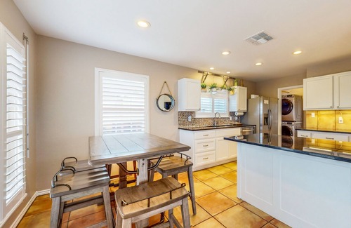 Rockport House | Festive Beach Retreat | Large Deck & Lovely Views | Walk 2 Blocks to the Gulf