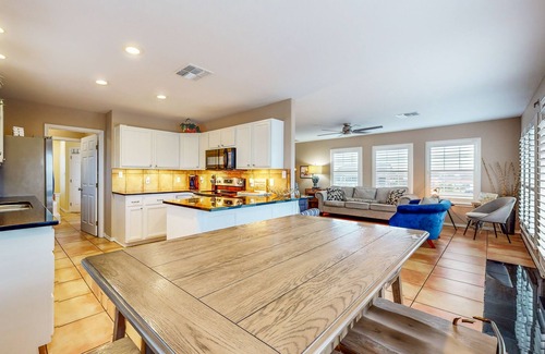 Rockport House | Festive Beach Retreat | Large Deck & Lovely Views | Walk 2 Blocks to the Gulf