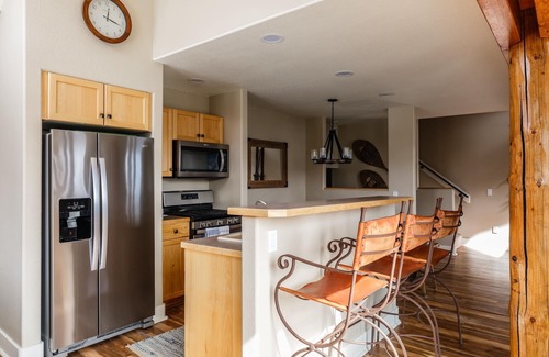 Saddle Ridge House | Festive Stays Available! Saddle Ridge Townhome with easy Ski-in/Ski out access and Hot tub