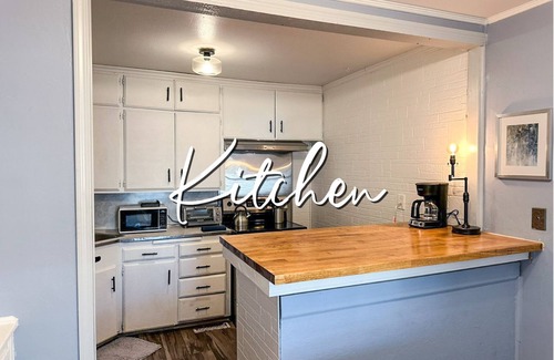 Midwest City Apartment | Festive Winter Getaway | Free Parking | Close to City Attractions I 30% Discount on Long Stays
