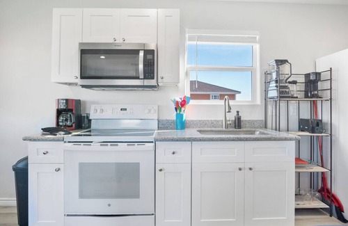 Gilchrist House | Fetching, cozy home. Sleeps 4! Pet & kid friendly!