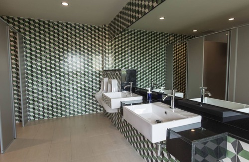 Wat Ratchabophit House | Feung Nakorn Balcony Rooms and Cafe