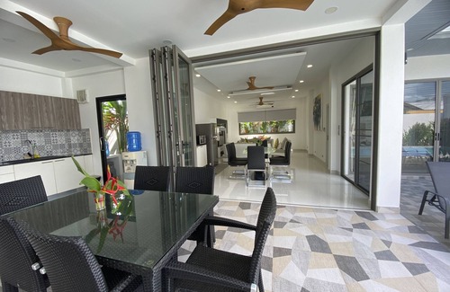 Rawai Villa | Few Minutes to Naiharn Beach, 3 Bedrooms Pool Villa