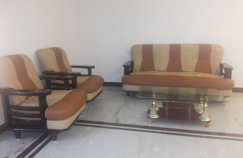 Madurai Main House | Few steps to Meenakshi Temple/Compact Room Stay