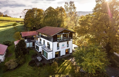Barnzell Apartment | FeWo (42qm) mit Balkon/Wellnessbereich mit Whirlpool & Sauna