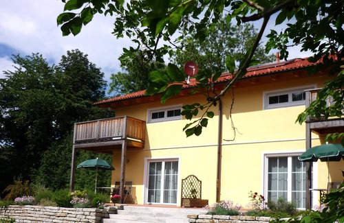 Bad Endorf Apartment | FeWo Chiemsee, 50 qm Obergeschoss, 1 separates Schlafzimmer