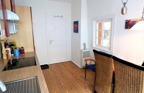Neustadt-Gimmeldingen Apartment | Fewo Goldberg, Dusche, WC, Balkon - Haus Mandelblüte