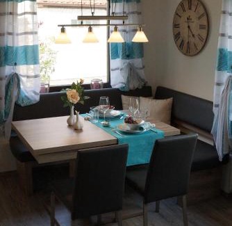 Schluesselfeld Apartment | Fewo "Elsa" Reichmannsdorf - Brötchenservice