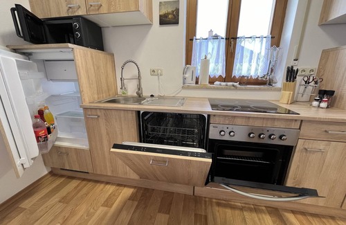Burghausen Apartment | Fewo-lavees Moderne Zentrale Fewo Nahe OMV Wacker Burg Kliniken