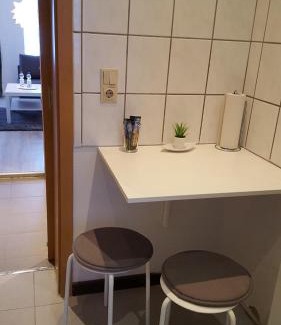 Weissenfels Apartment | FeWo Nina - Monteurwohnung