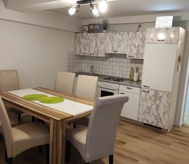 Memmingen Apartment | FeWo Planer Altstadtwohnung mit Terrasse & Parkplatz