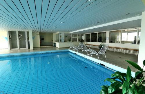 Kappel Apartment | Fewo "Sonnenwinkel" C37 mit Südbalkon im Haus Feldbergblick, Lenzkirch, Innenpool, Sauna