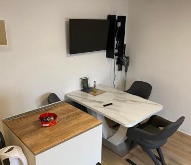 Plauen Apartment | FeWo WIEKO Plauen Leibnizstr. H1, DG rechts