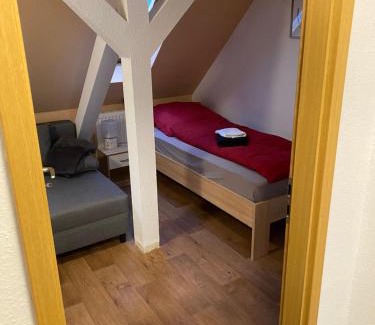 Plauen Apartment | FeWo WIEKO Plauen Leibnizstr. H3, DG links