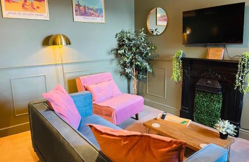 Pembroke Dock Apartment | Ffau Bach - Little Den