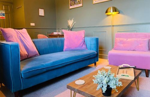 Pembroke Dock Apartment | Ffau Bach - Little Den