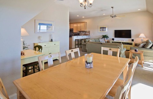 Kill Devil Hills Condo | FFR318 Penthouse Retreat by First Flight Rentals