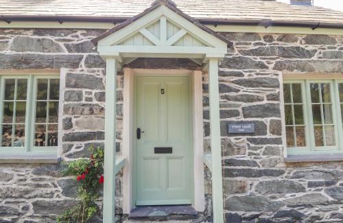 Bangor House | Ffrwdd Galed Isaf