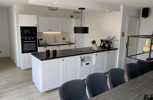 Born auf dem Darss House | FH Magnolia - terrace, roof terrace, garden, sun loungers, barbecue, pets, fireplace, sauna, close to the Bodden, Baltic Sea 6km away, WLAN