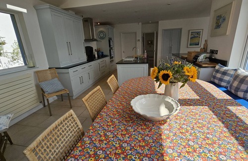 St. Mawes Cottage | Fiddlers Green - a holiday home that sleeps 12 guests in 5 bedrooms