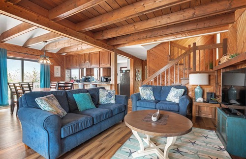 Duck House | Fiddlin' Around: Oceanside, Pets & Short Stays OK!