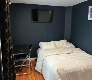 Irvington House | Fidelia Crystal Room, Queen Bed minutes from Newark Liberty International Airport and Newark Penn Station