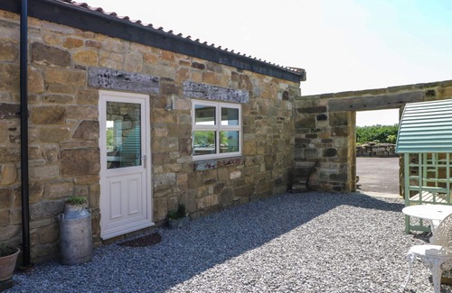 Loftus Cottage | FIELD COTTAGE, pet friendly, character holiday cottage in Staithes