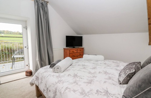 Llanybydder Cottage | FIELD VIEW, pet friendly, character holiday cottage in Llanybydder