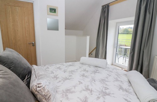 Llanybydder Cottage | FIELD VIEW, pet friendly, character holiday cottage in Llanybydder