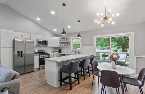 Angier House | Fieldview Retreat, Sleeps 7!