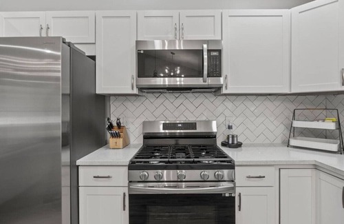 Angier House | Fieldview Retreat, Sleeps 7!