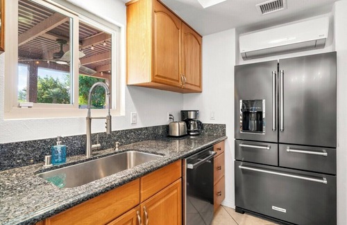 Desert Park Estates House | Fiesta De Aqua – Playful Palm Springs Oasis with Pool, Spa, Putting Green & Mountain Views