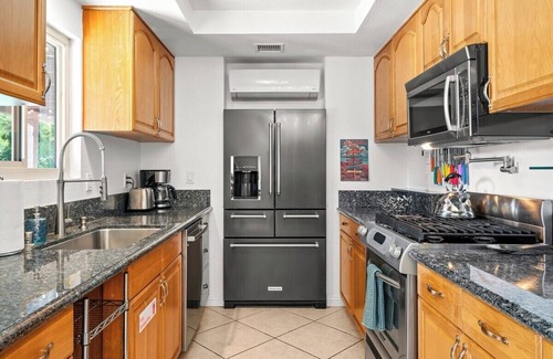 Desert Park Estates House | Fiesta De Aqua – Playful Palm Springs Oasis with Pool, Spa, Putting Green & Mountain Views