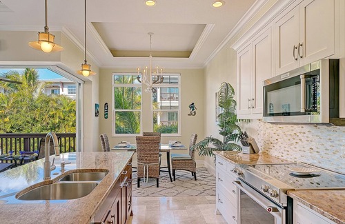 Siesta Key House | Fiesta Playa | Luxury Home on Siesta Ke, 2 Minute Walk to Crescent Beach!