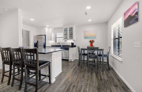 Fayetteville House | Fiesta Stay-Tons of Restaurants&Shops-Central Fay