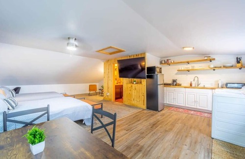 Mayfield Apartment | Fife Lake Lodge double apartment