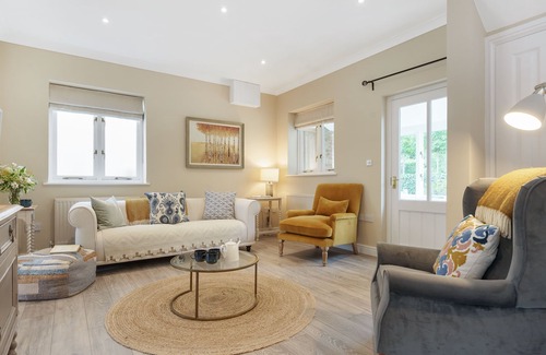 Shute House | Fig & Coach House that sleeps 6 guests in 3 bedrooms